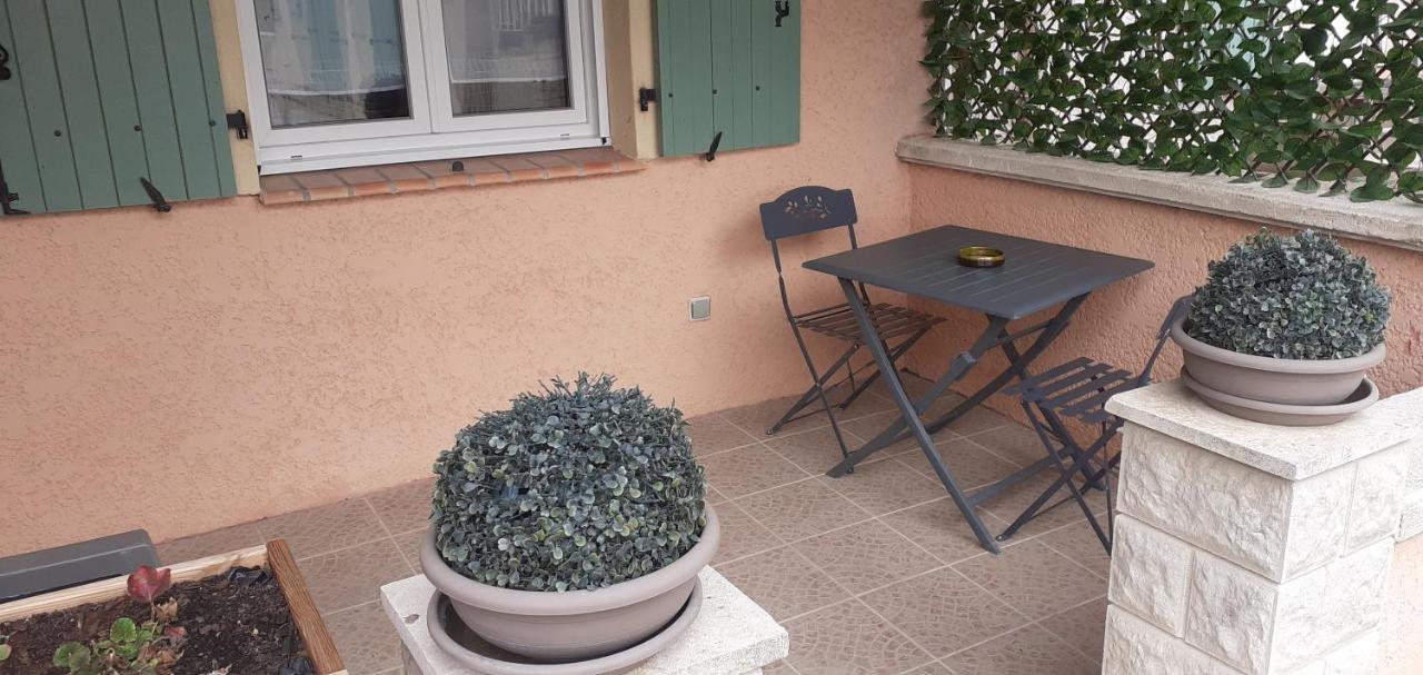 Maisonnette Au Pied De La Garrigue Villa Bernis Exterior foto